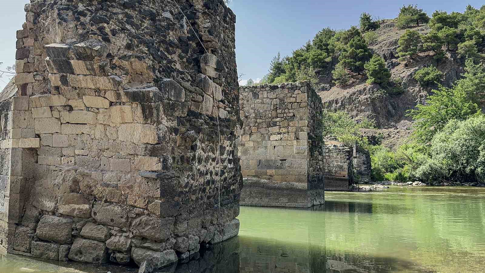 Çaldıran zaferinin tanığı Boğazkesen Köprüsü turizme kazandırılmayı bekliyor
