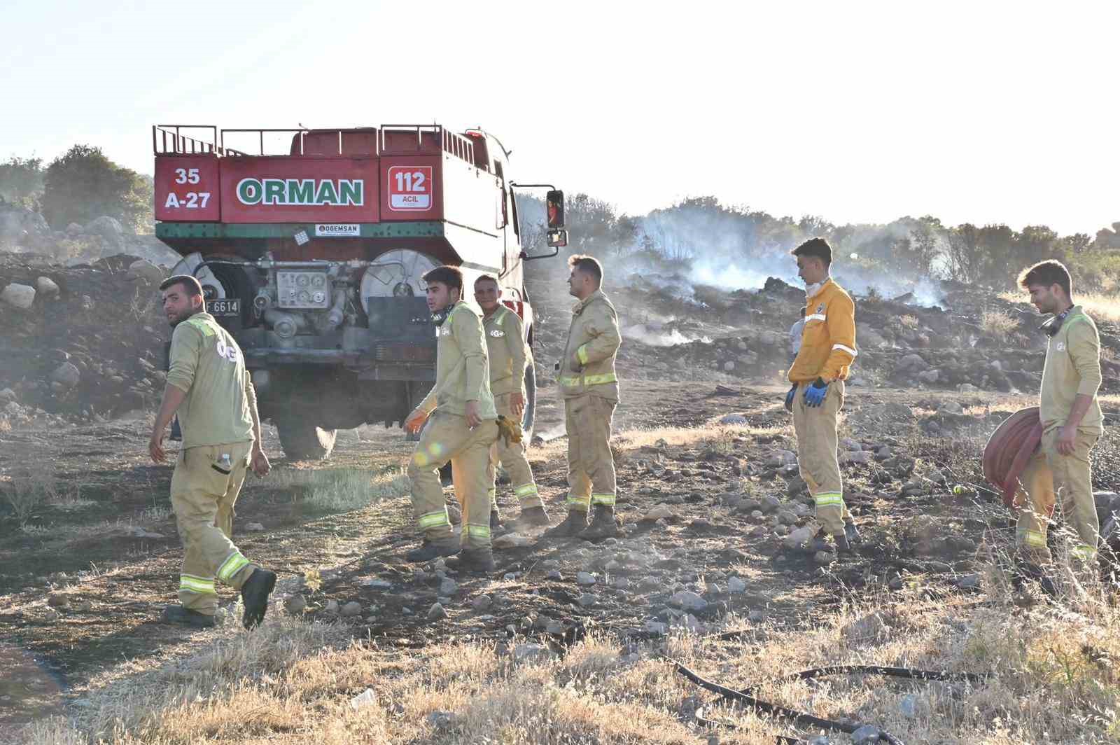 Manisa İtfaiyesinin yangınlarla mücadelesi devam ediyor
