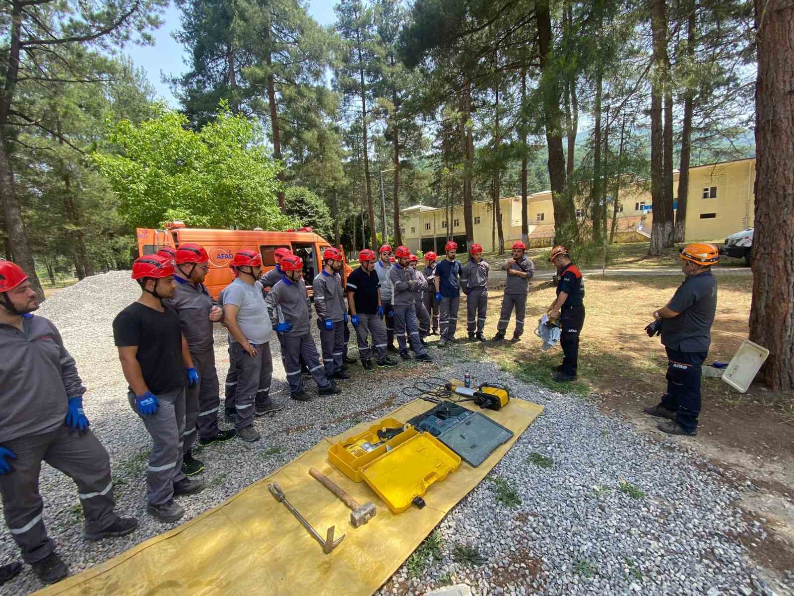 AFAD depremde arama kurtarma eğitimlerini sürdürüyor
