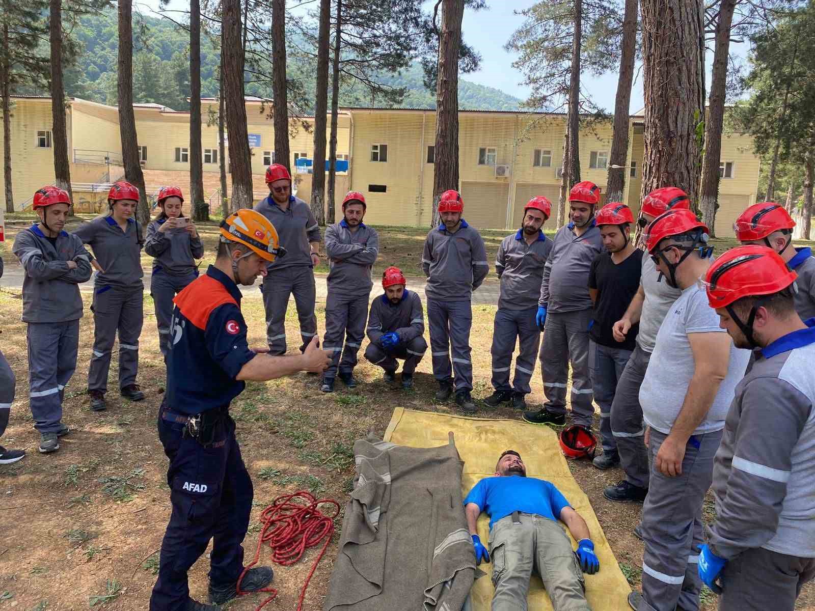 AFAD depremde arama kurtarma eğitimlerini sürdürüyor
