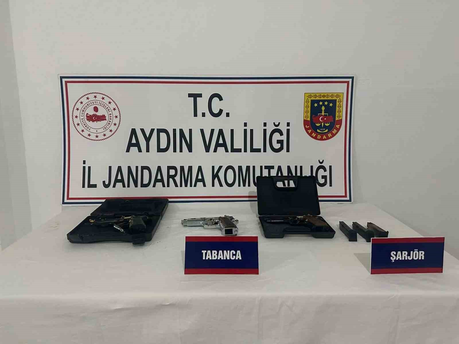 Güzelçamlı’da üç adet tabanca ele geçirildi
