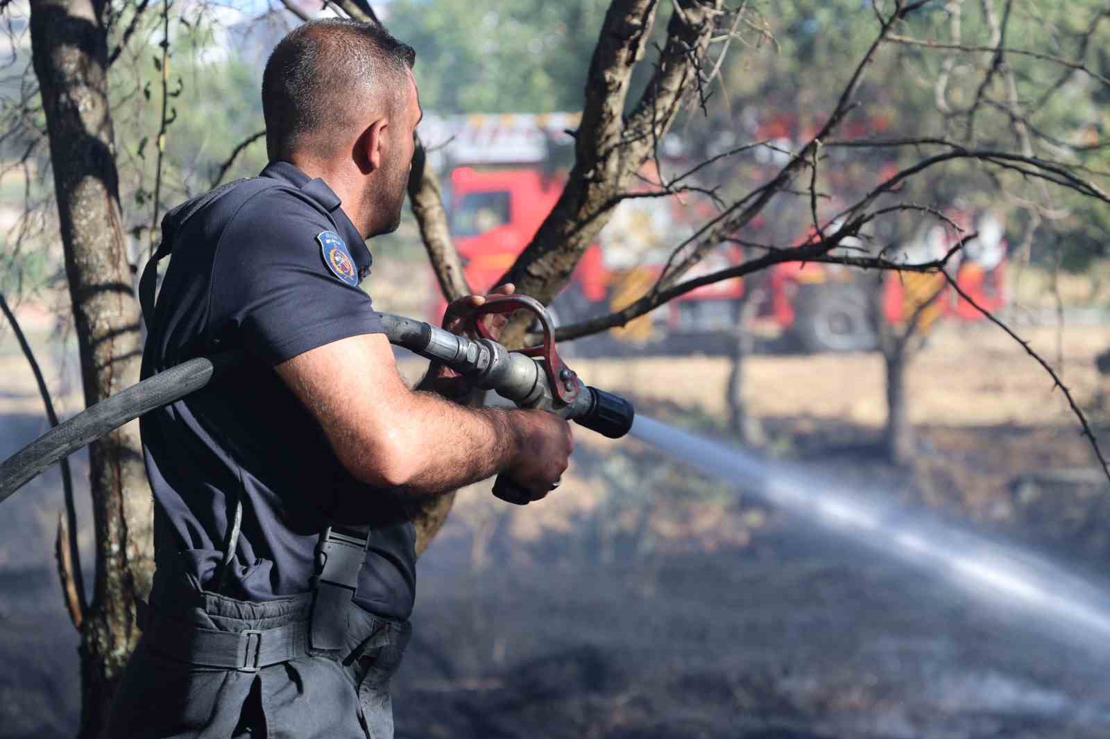 Elazığ’da itfaiye ekipleri bir günde 73 yangına müdahale etti
