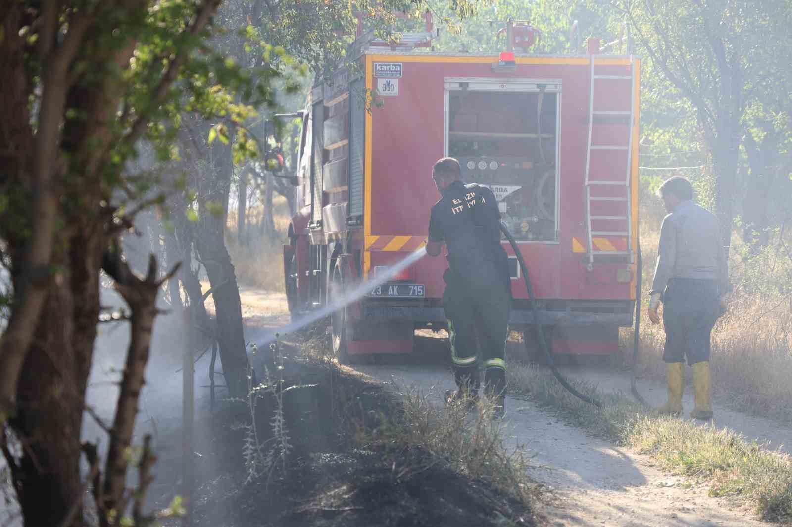 Elazığ’da itfaiye ekipleri bir günde 73 yangına müdahale etti
