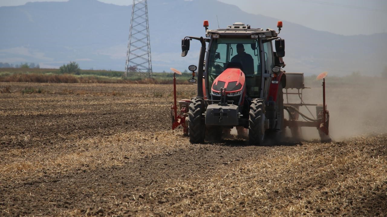 Adana’da hasadın tamamlandığı arazilerde ikinci ürün çalışmaları başladı
