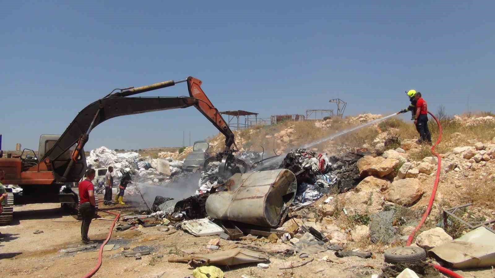 Mersin’de sanayi sitesinde çıkan yangın büyümeden söndürüldü
