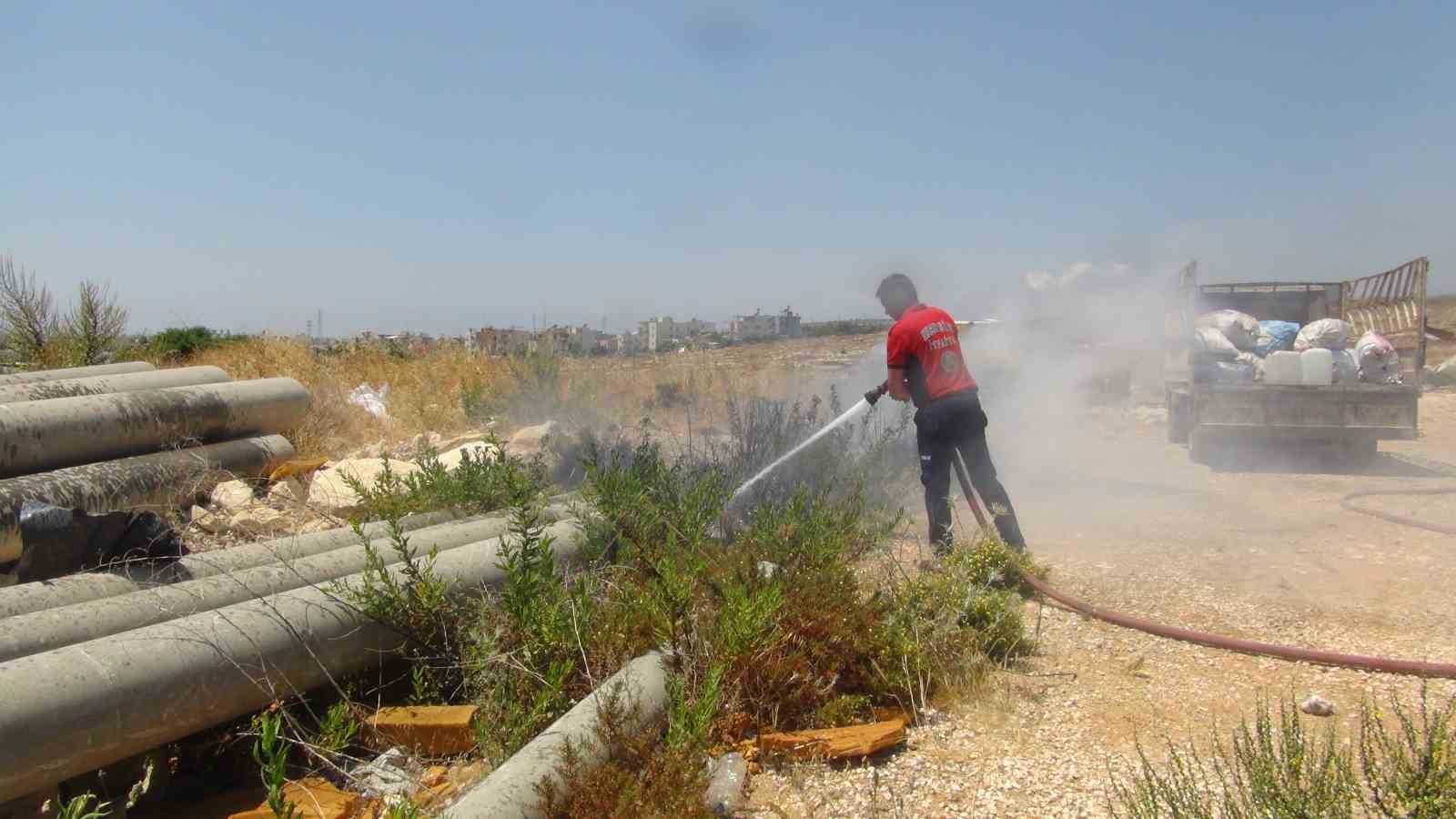 Mersin’de sanayi sitesinde çıkan yangın büyümeden söndürüldü
