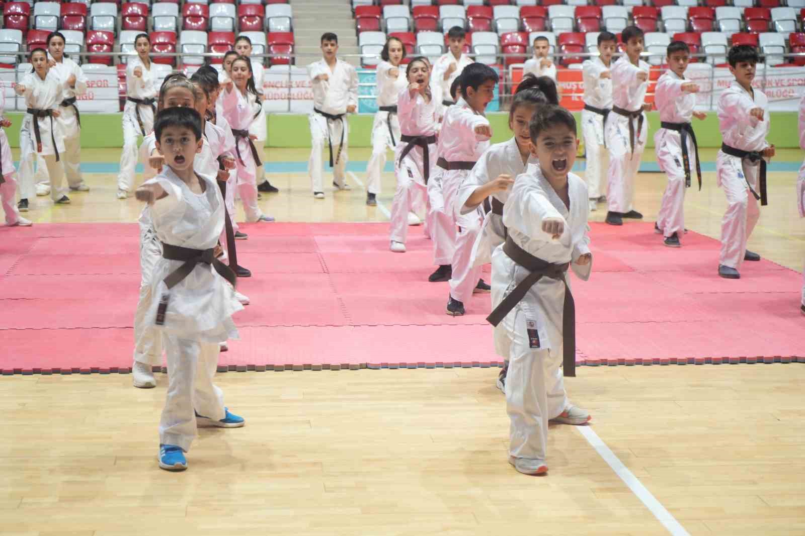 Muş’ta Yaz ve Engelsiz Spor Okulları’nın açılışı yapıldı
