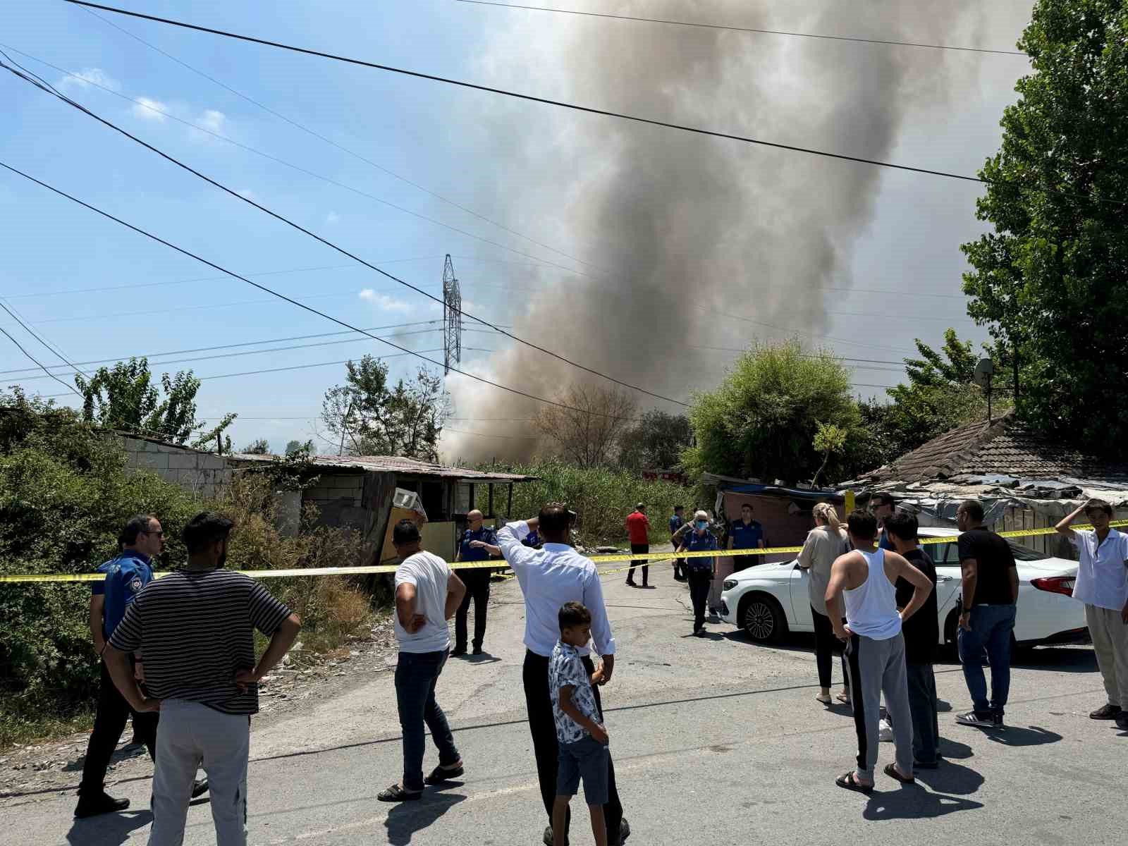 Sakarya’da çöplük yangını: Gökyüzünü siyah dumanlar kapladı
