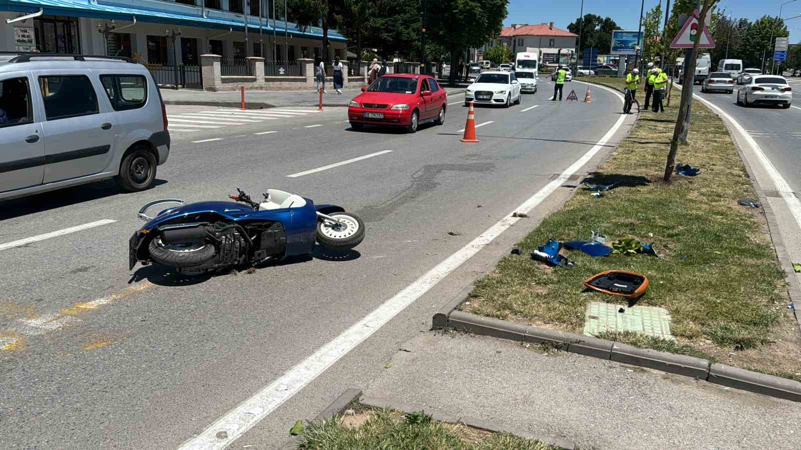 Aydınlatma direğine çarpan motosiklet sürücüsü hayatını kaybetti
