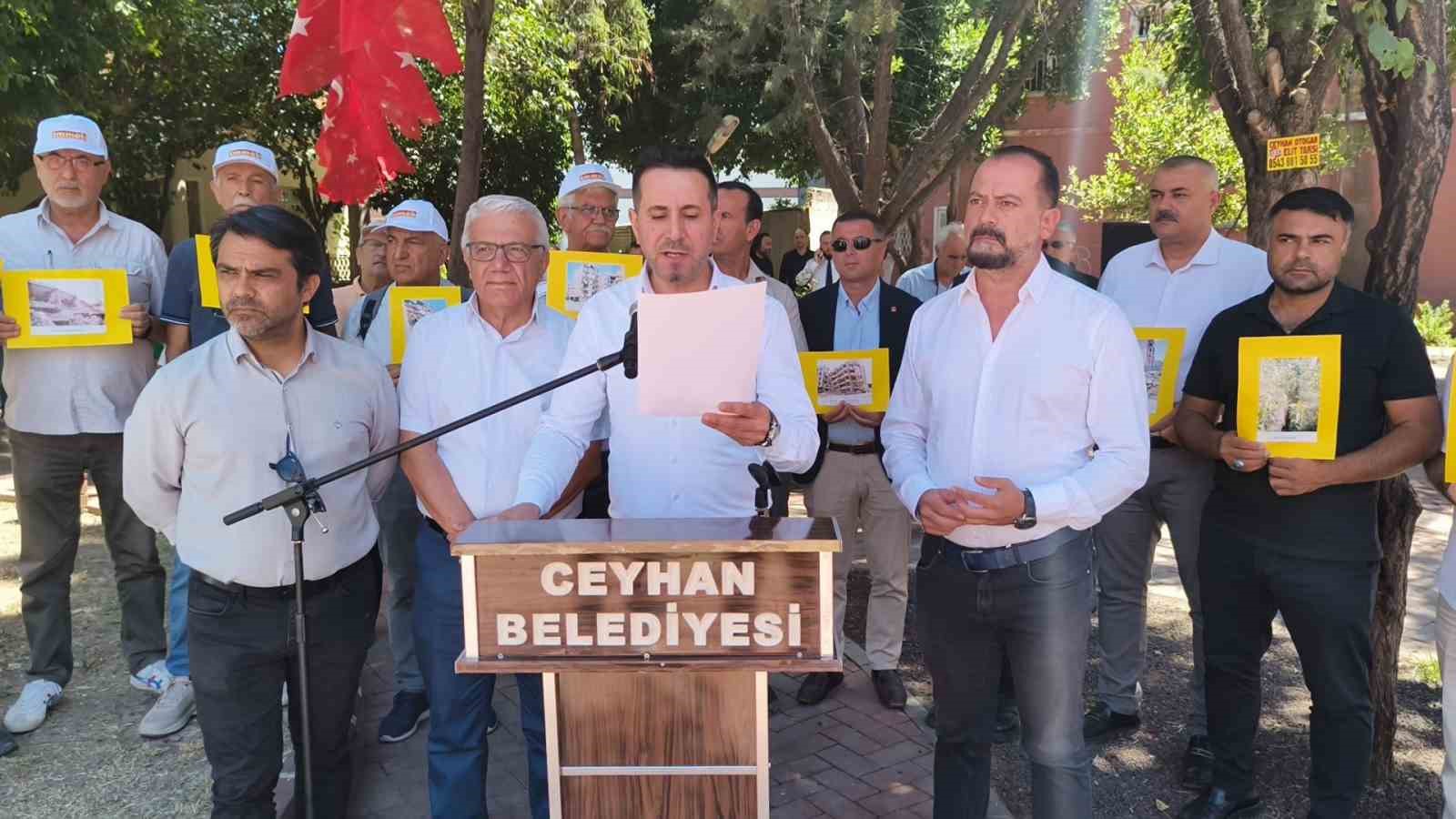 Ceyhan Belediyesi, 1998 depreminde hayatını kaybedenleri andı
