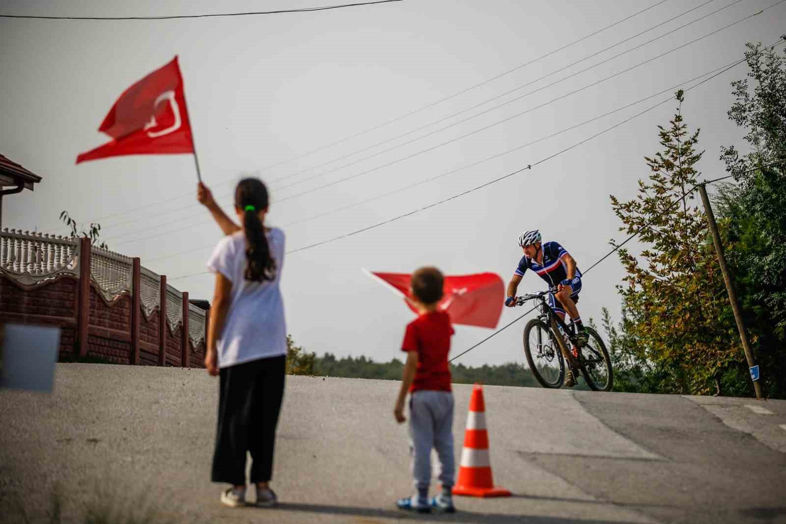 Karadeniz’in mavisi ve cennet tabiatın içinde pedal çevirecekler
