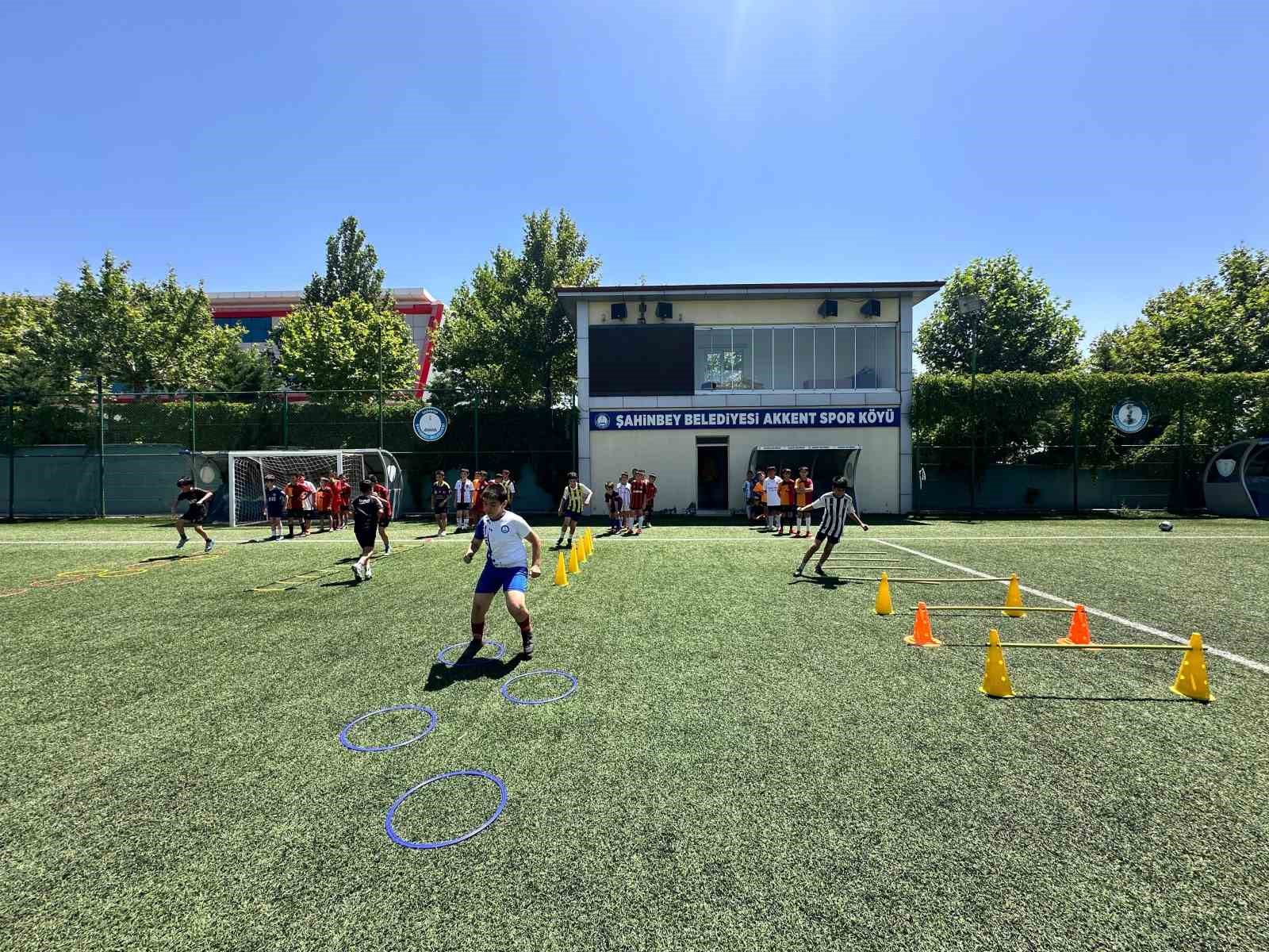 Şahinbey Belediyesi yaz spor okulları başladı
