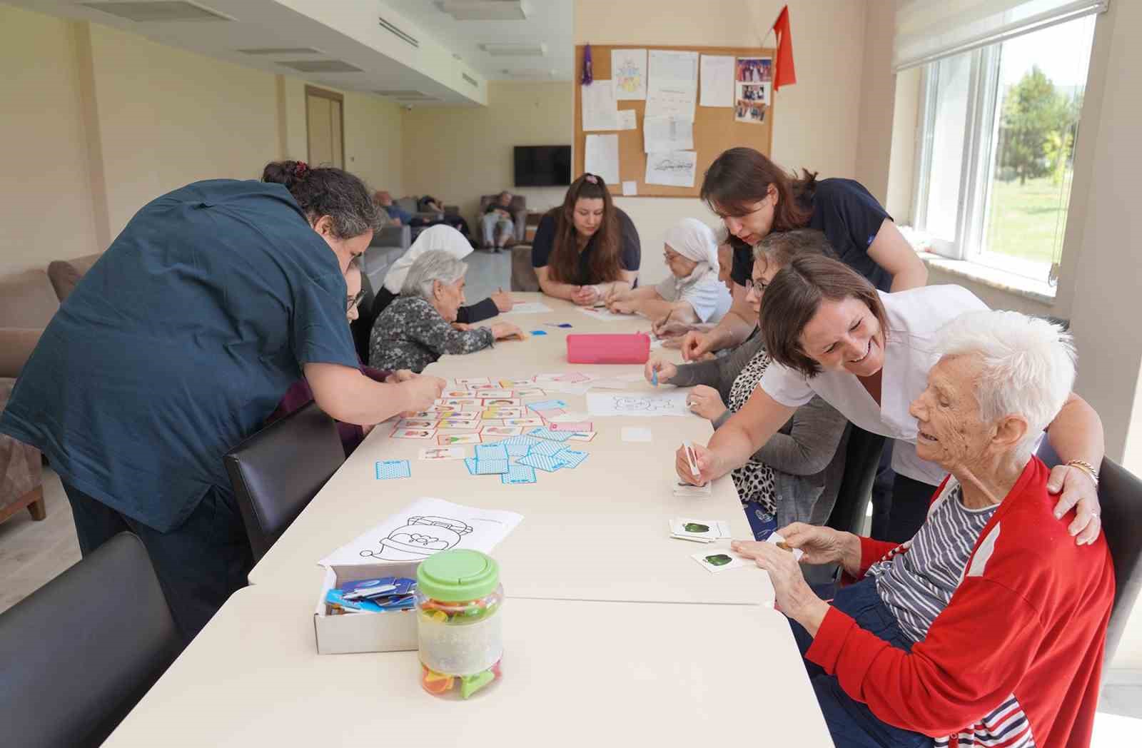 Tepebaşı Belediyesi, Alzheimer hastalarının yanında
