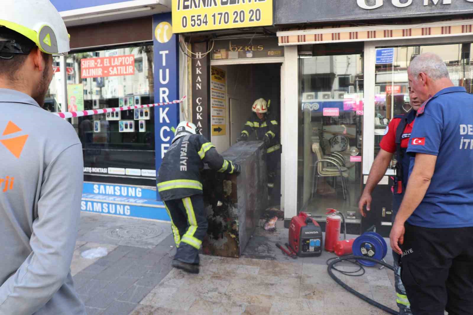 Denizli’de iş hanında çıkan yangın korkuttu
