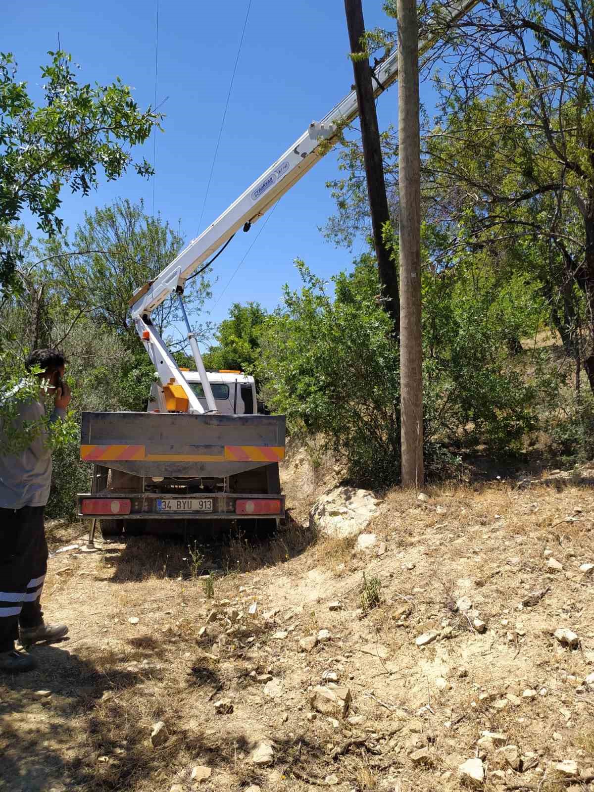 Elektrik dağıtım şirketi personeli 3 işçi yaralandı
