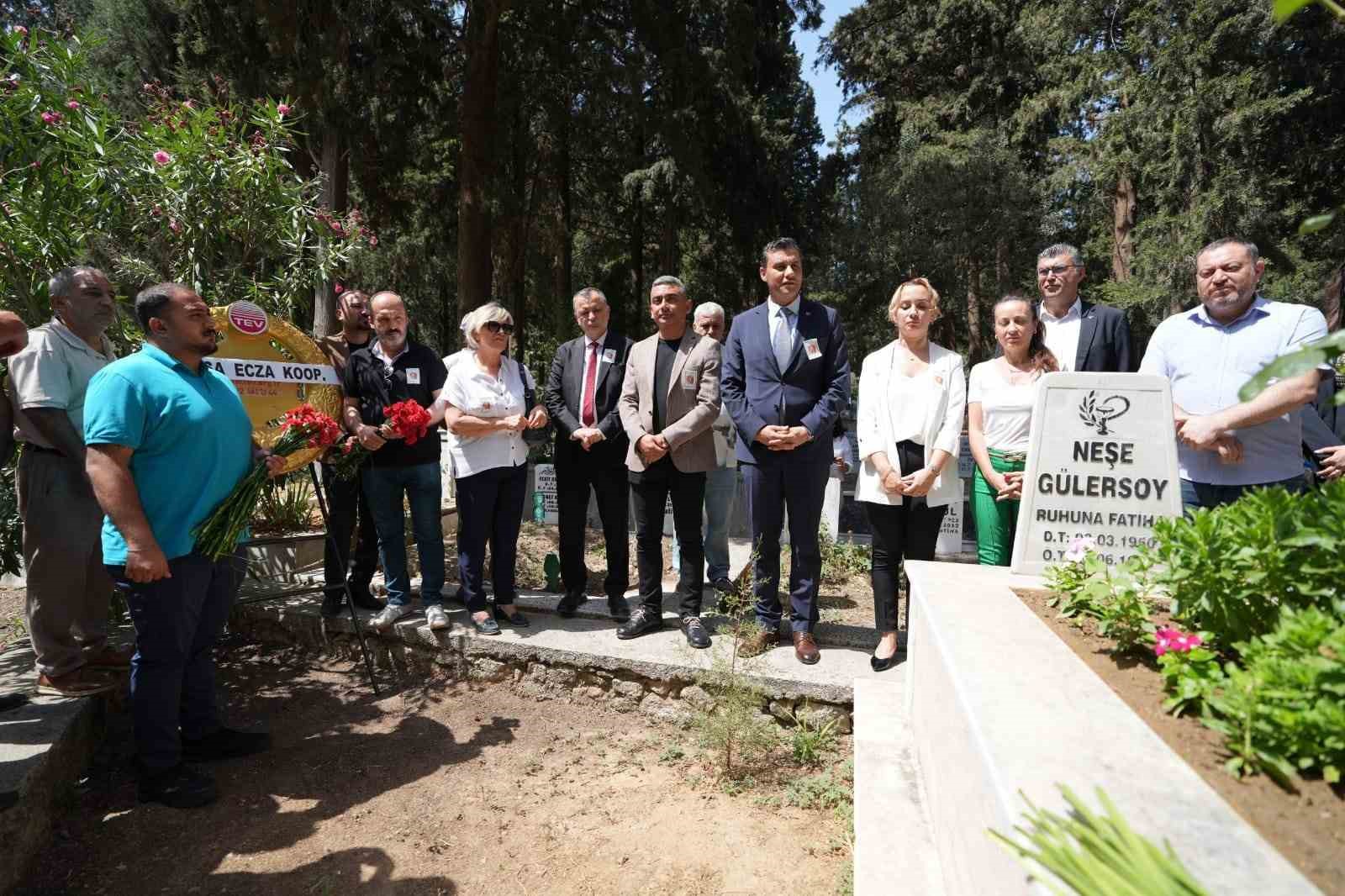 Eczacı Neşe Gülersoy mezarı başında anıldı
