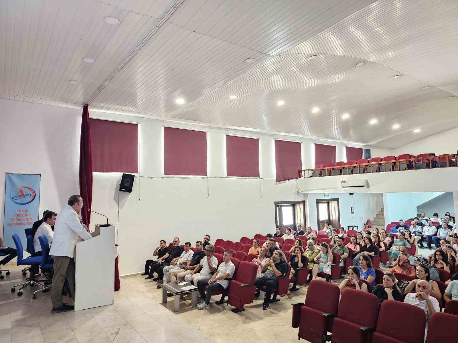 Rektör Prof. Dr. Güner, okul müdürlerine rehberliğin önemini anlattı
