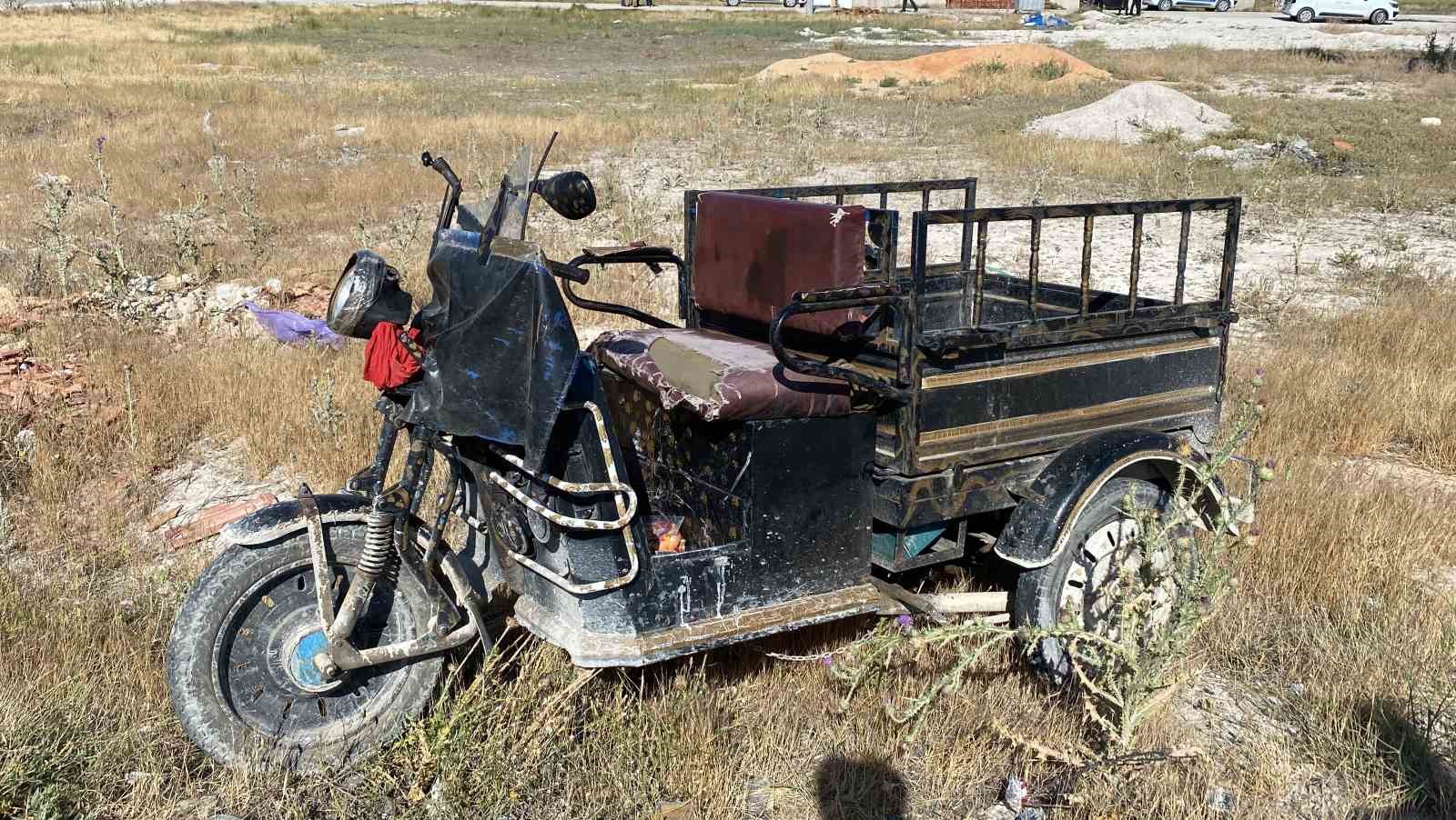 Uyarmak için aracından indi, bıçaklanarak hastanelik oldu
