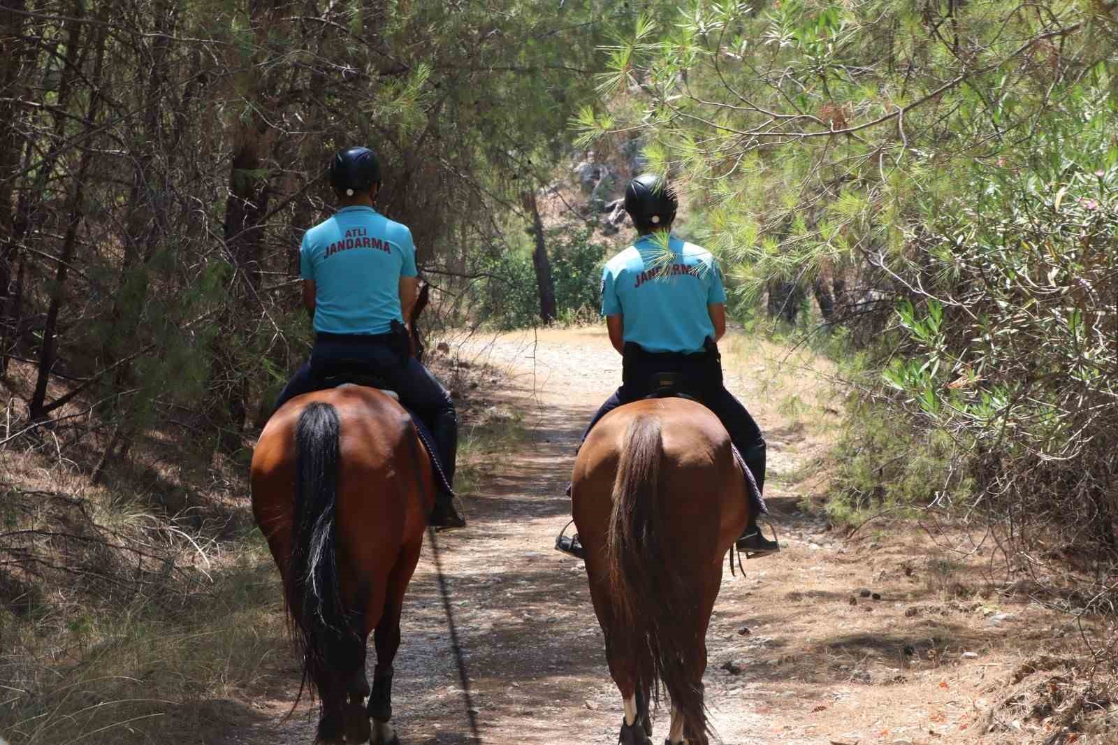 Antalya’da orman yangınlarına karşı devriye ve faaliyetler sıklaştırıldı
