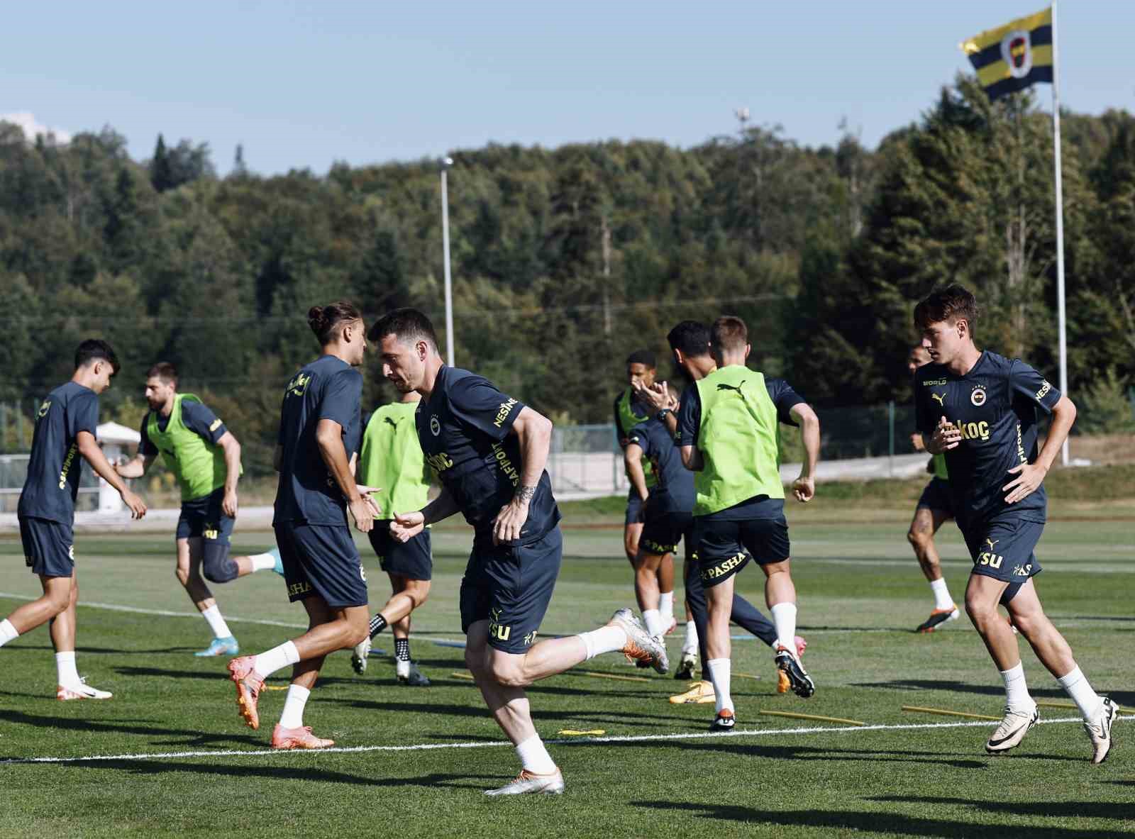 Fenerbahçe’de Djiku ve Osayi akşam antrenmanına katıldı
