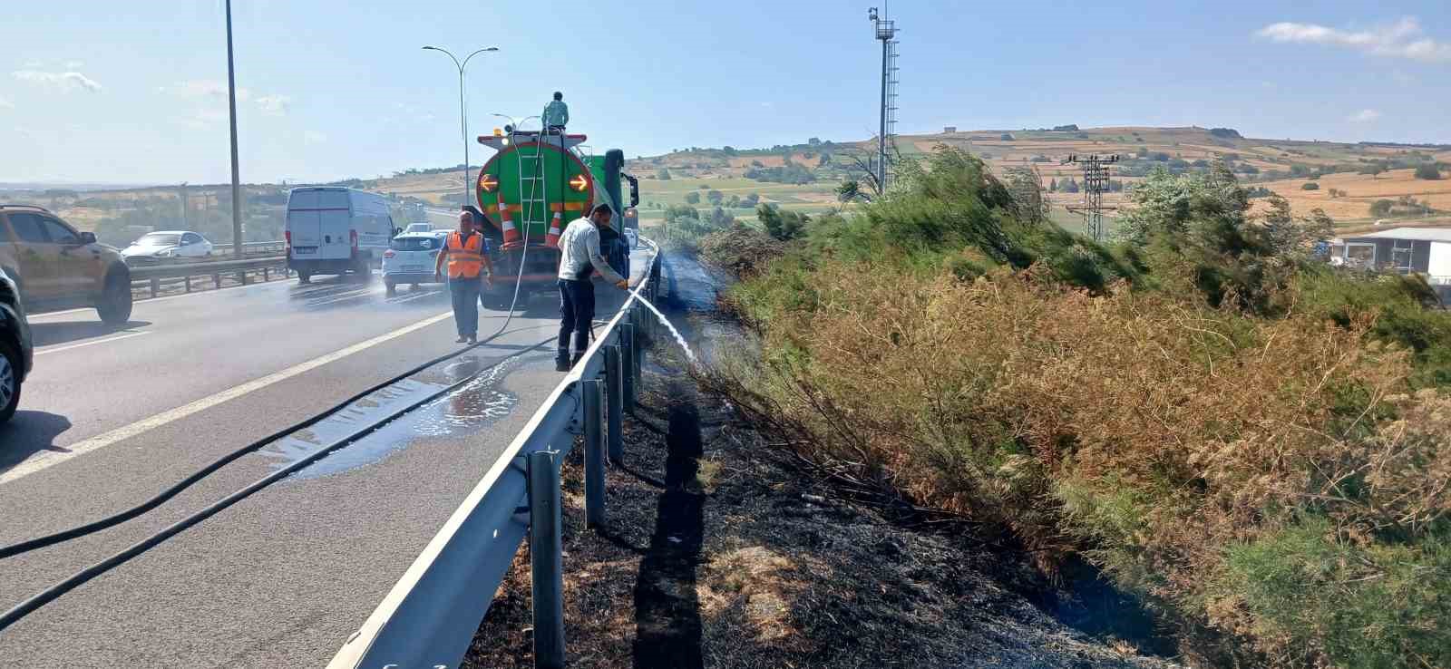 Silivri’de otluk alanda yangın: Alevler yerleşim alanına doğru ilerledi, panik yaşandı
