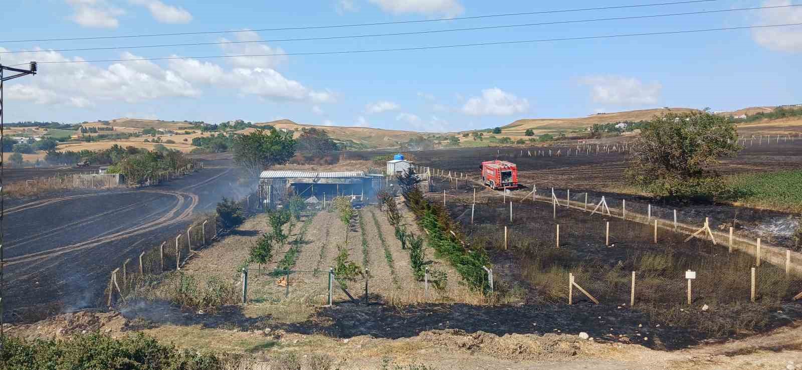 Silivri’de otluk alanda yangın: Alevler yerleşim alanına doğru ilerledi, panik yaşandı
