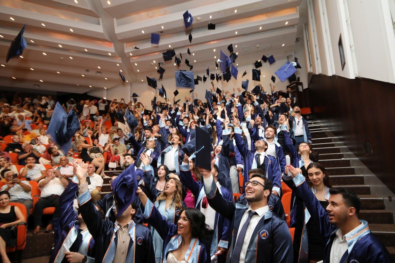 Akdeniz’den 116 diş hekimi yemin ederek mezun oldu
