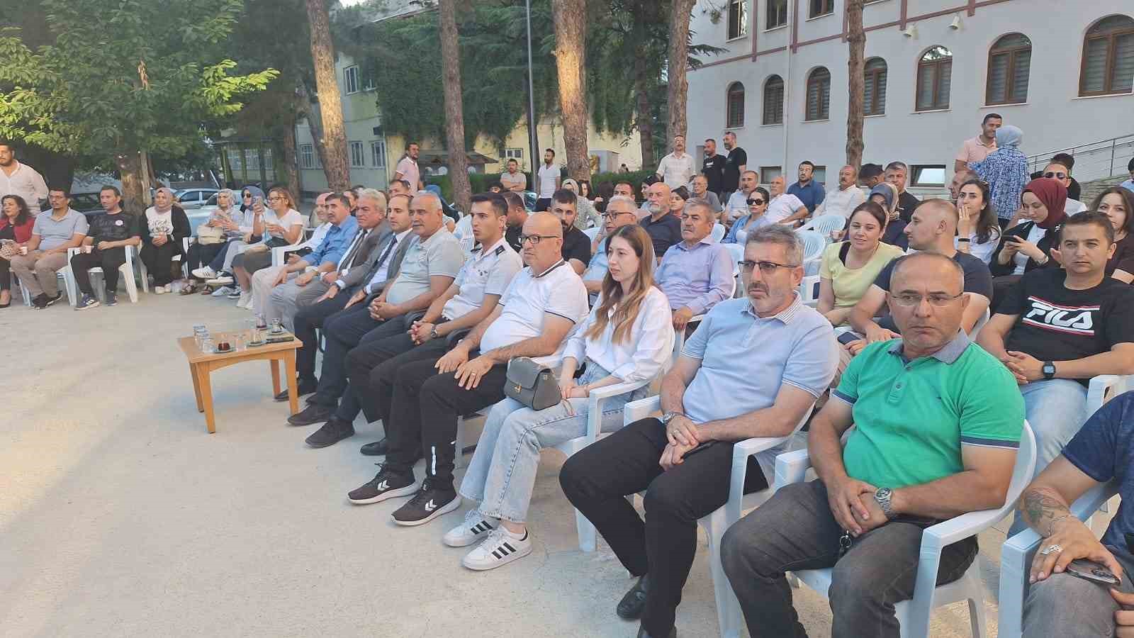 Voleybol turnuvasında Azmi Milli Okulu şampiyon oldu
