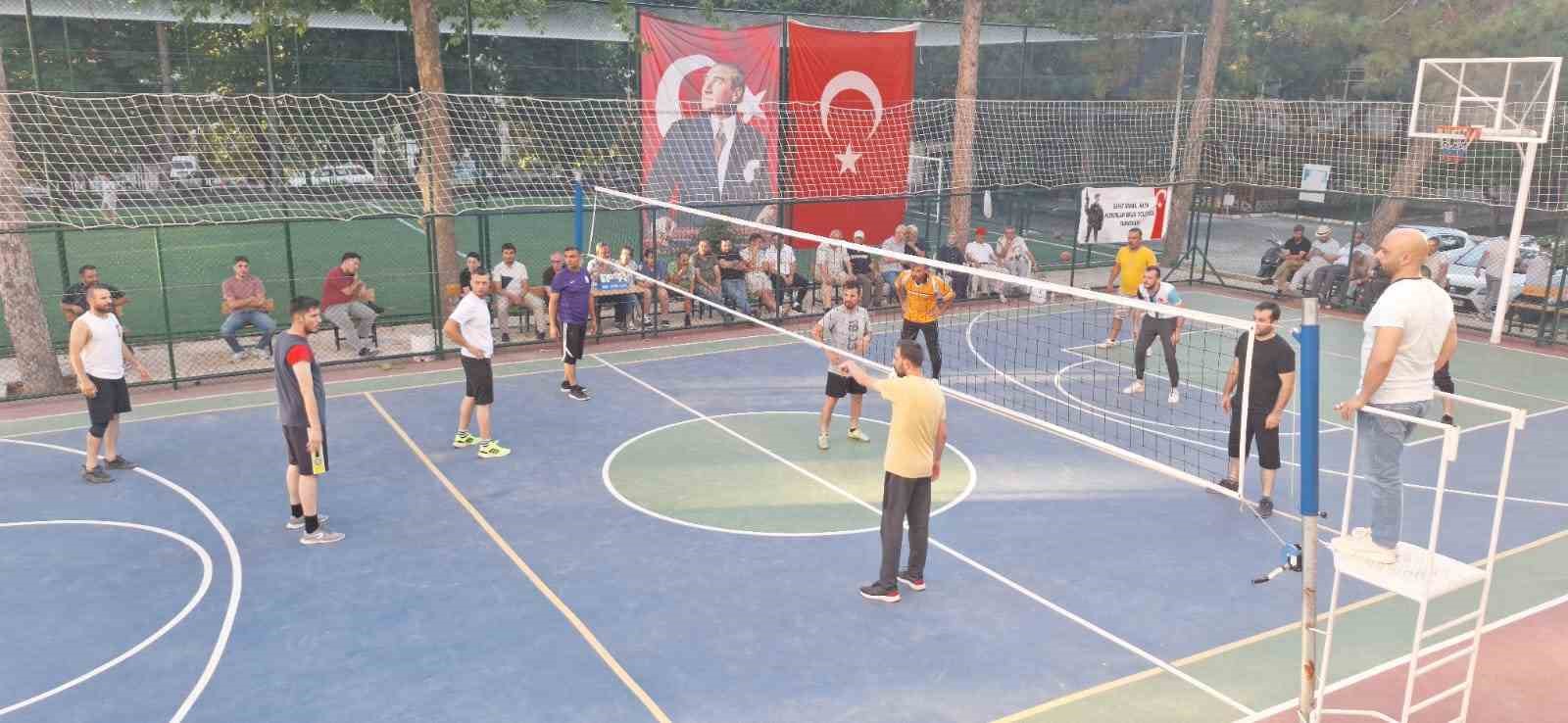 Voleybol turnuvasında Azmi Milli Okulu şampiyon oldu
