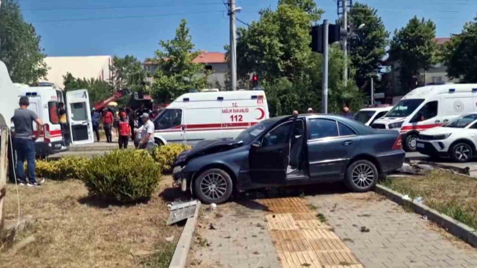 Sakarya’da duble yolda zincirleme kaza: 4 yaralı
