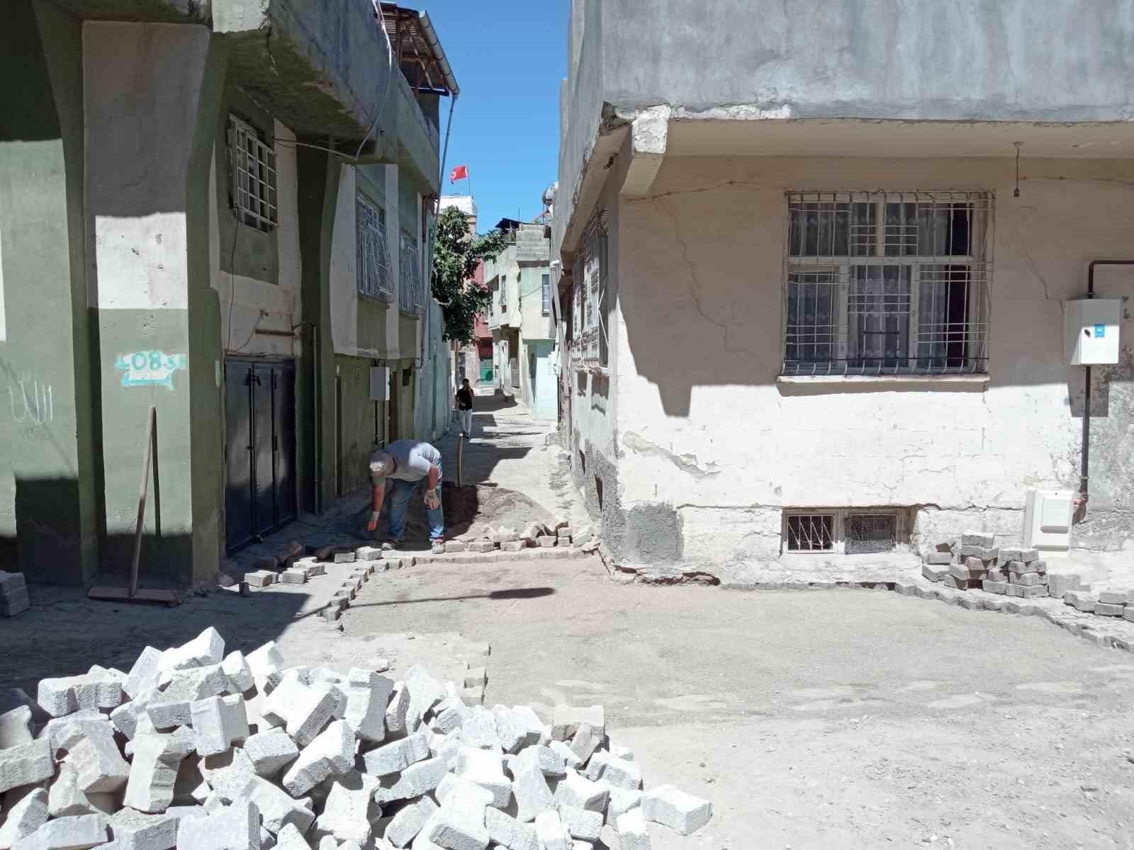 Siirt şehir genelinde yol bakım ve onarım çalışmaları devam ediyor
