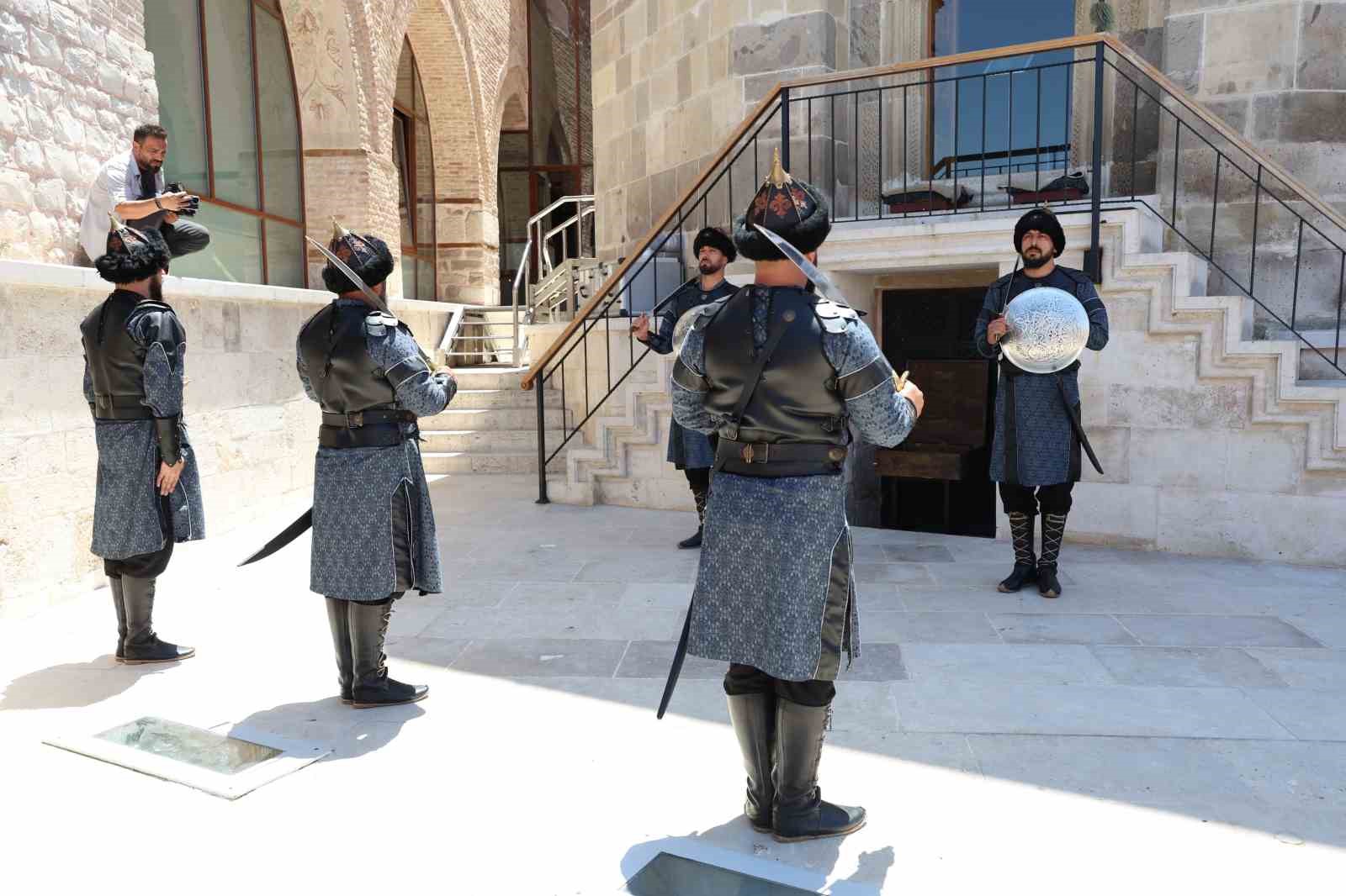 Konya’nın Darülmülk oluşunun 927. yılında Selçuklu Sultanları anıldı
