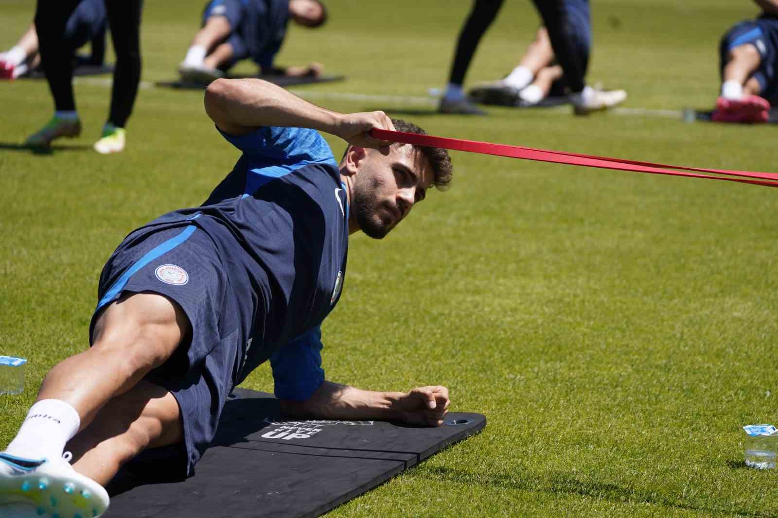 Çaykur Rizespor, Erzurum’da yeni sezon hazırlıklarına başladı
