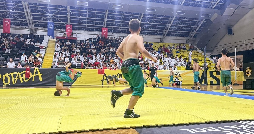 Mersin’de Gençlik ve Spor Okulları törenle açıldı
