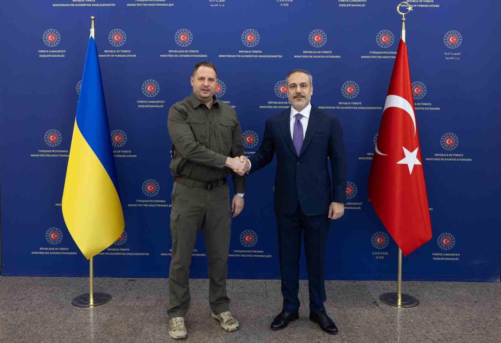 Bakan Fidan, Ukrayna Devlet Başkanlığı Ofisi Başkanı Yermak ve Savunma Bakanı Umerov ile görüştü
