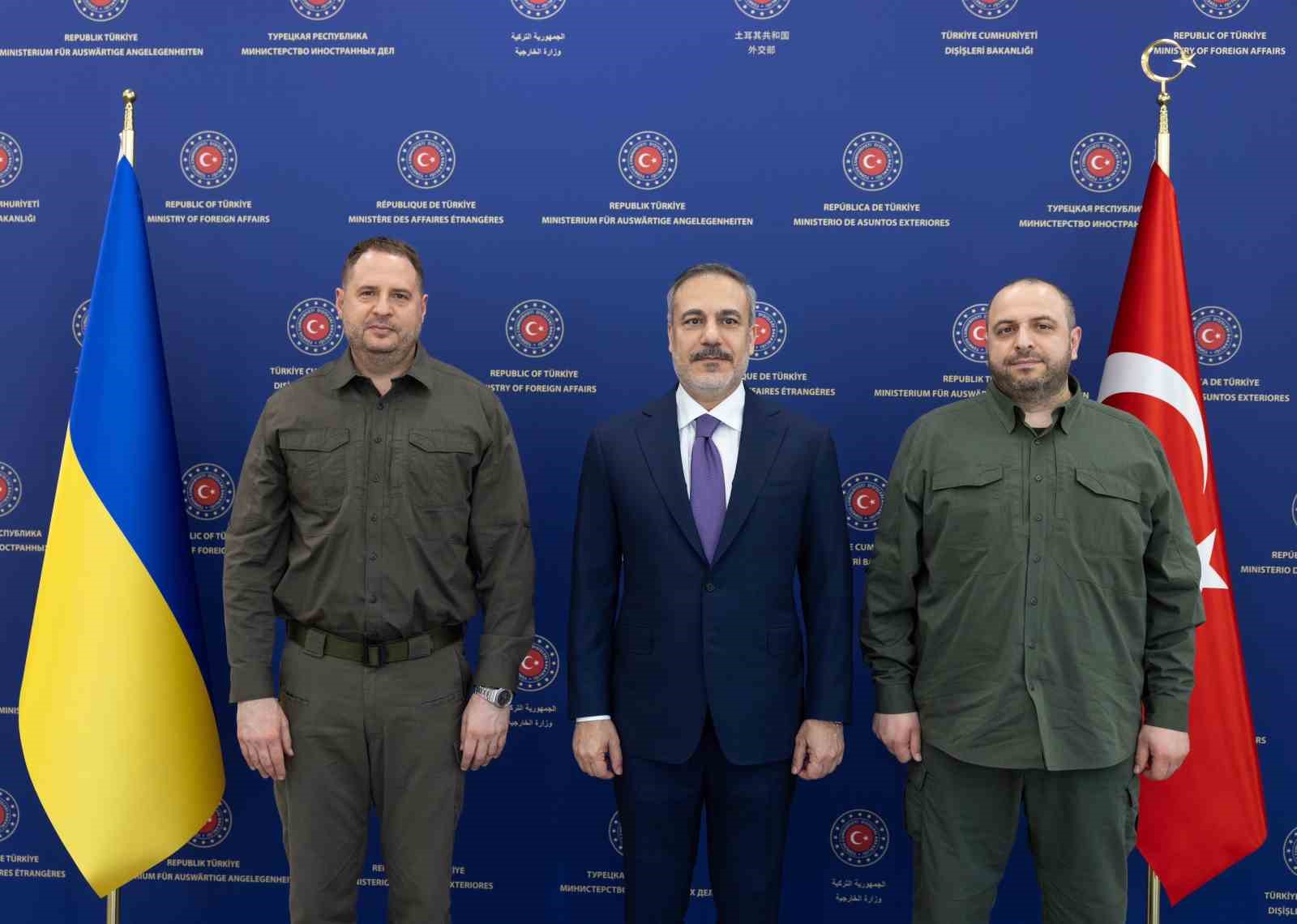 Bakan Fidan, Ukrayna Devlet Başkanlığı Ofisi Başkanı Yermak ve Savunma Bakanı Umerov ile görüştü
