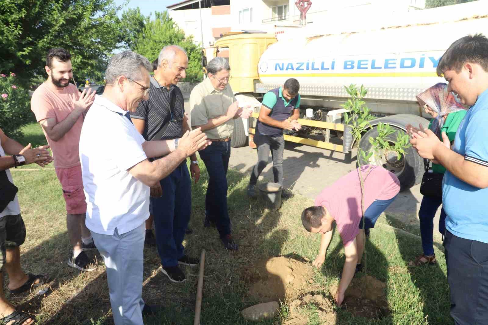 Nazilli’de otizm farkındalığı için fidan dikildi
