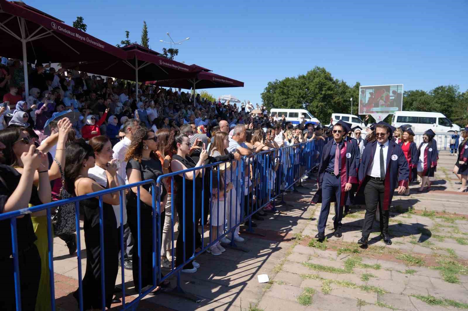 Sağlık ordusuna 322 yeni hekim
