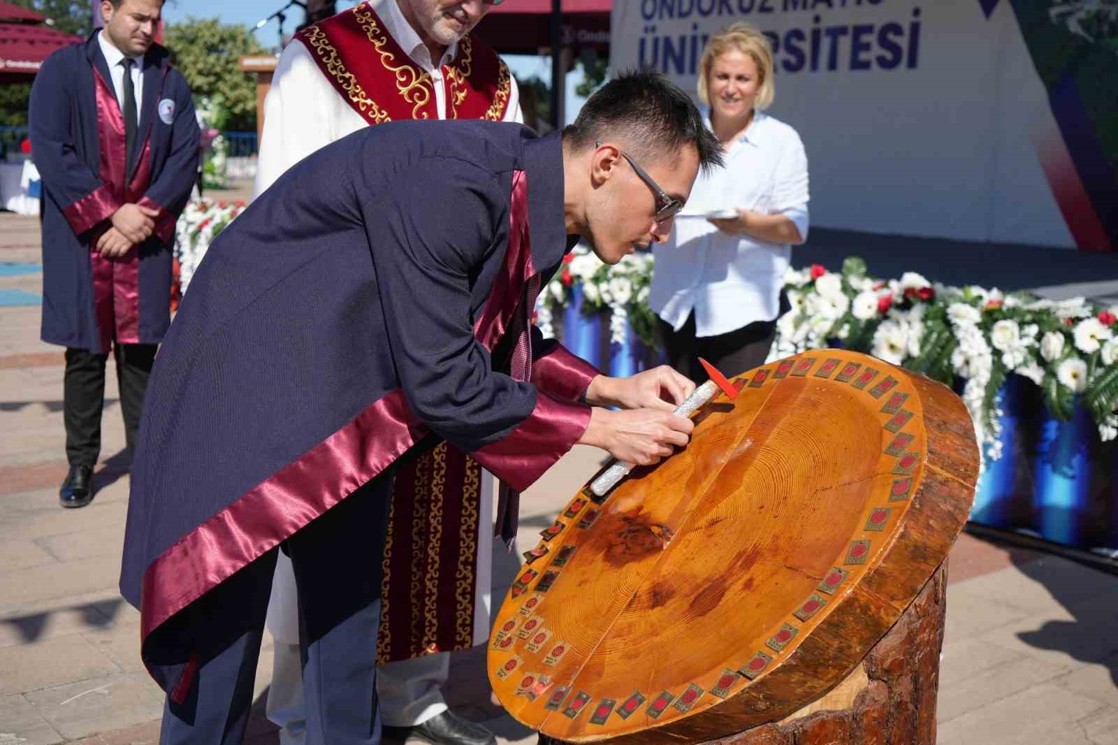 Sağlık ordusuna 322 yeni hekim
