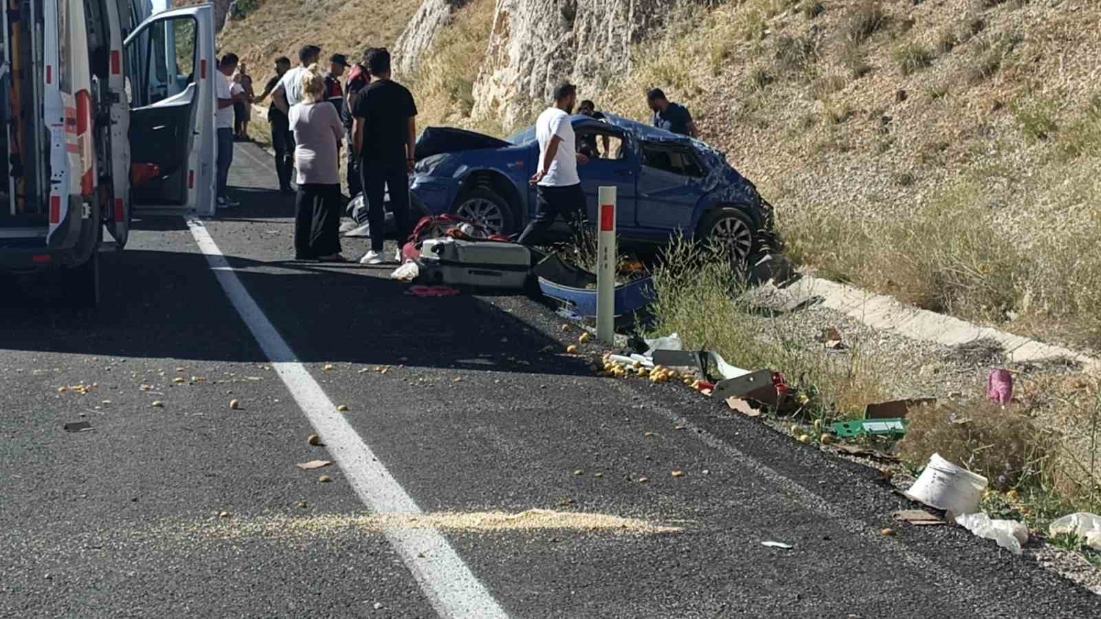 Sivas’ta kontrolden çıkan otomobil takla attı: 5 yaralı
