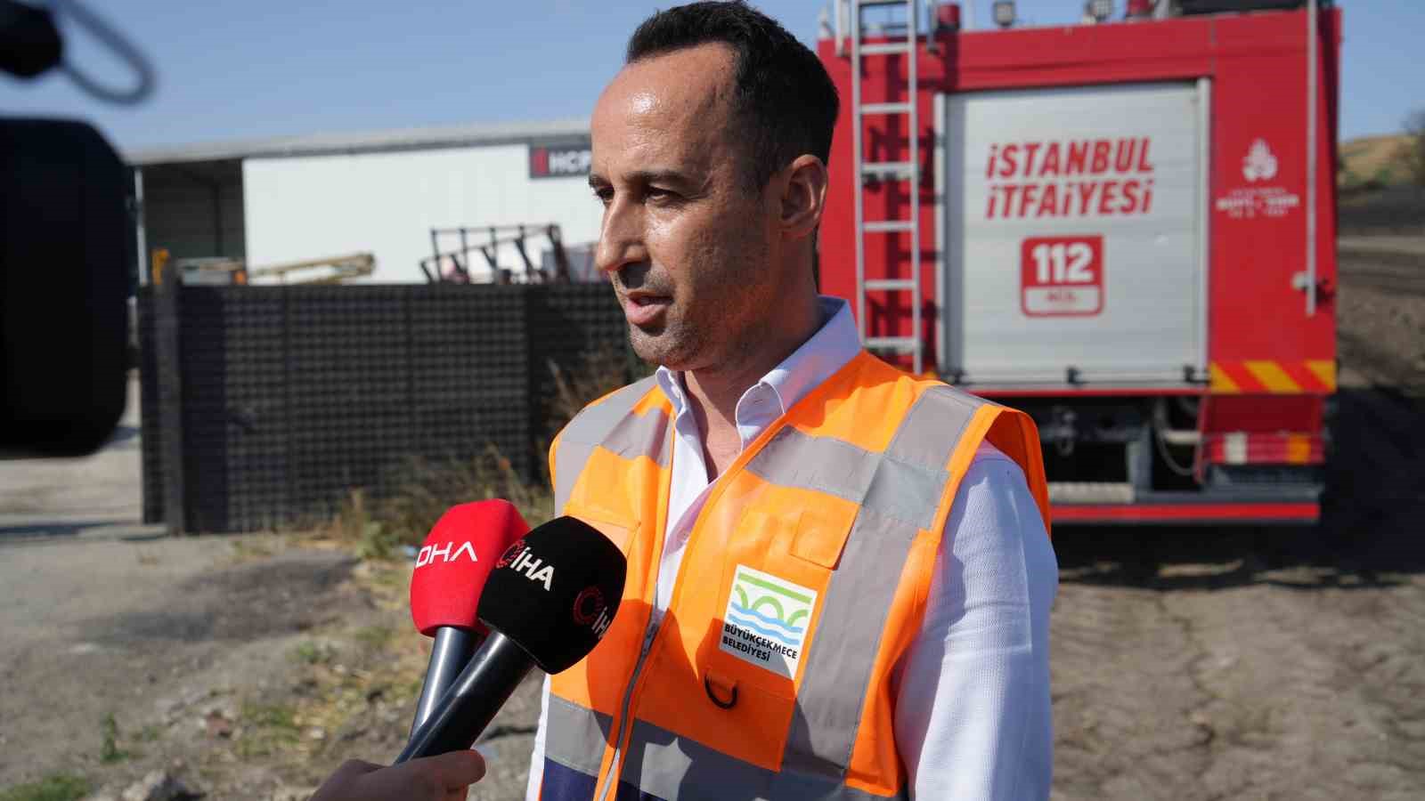 Silivri’de otluk alandaki yangın söndürüldü, yanan alan dron ile görüntülendi
