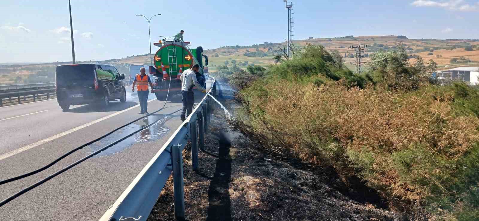 Silivri’de otluk alandaki yangın söndürüldü, yanan alan dron ile görüntülendi
