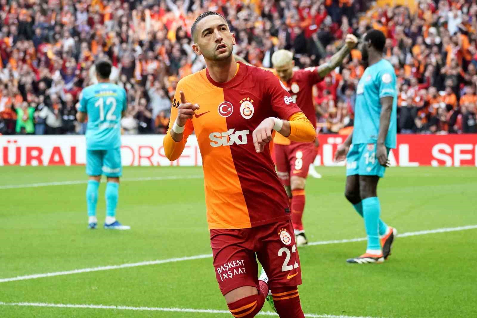 Galatasaray, Hakim Ziyech ile sözleşme imzaladı
