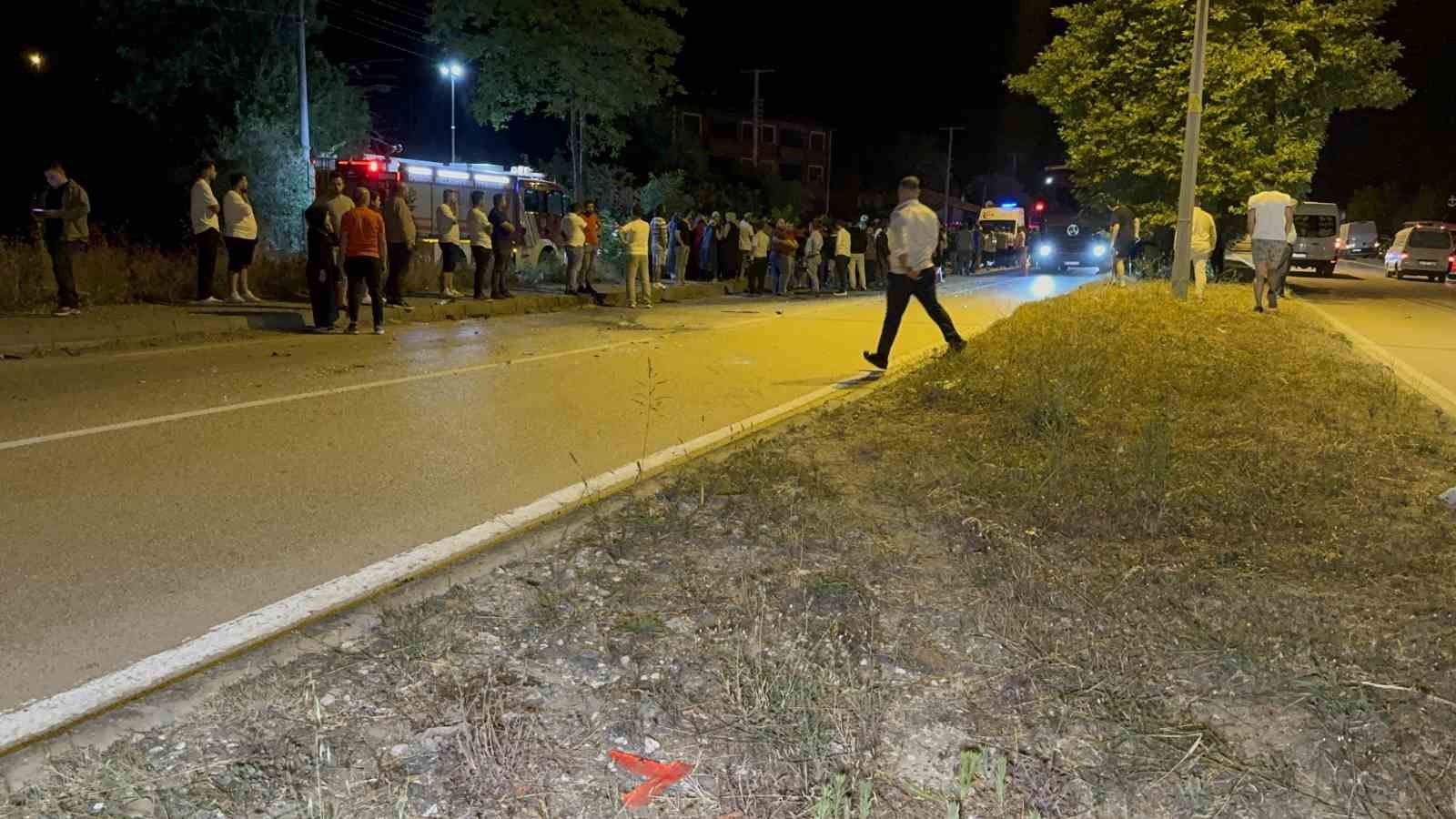 Beton mikseri, otomobili biçti: 1 ölü, 1 yaralı
