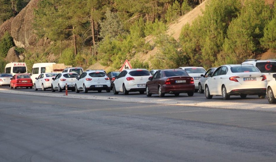 Denizli Emniyeti, Antalya karayolundaki çalışmalar konusunda uyardı
