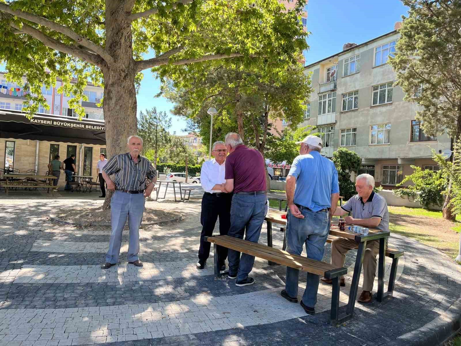 Başkan Büyükkılıç, Emekliler Kafeteryası’nda vatandaşlarla bir araya geldi
