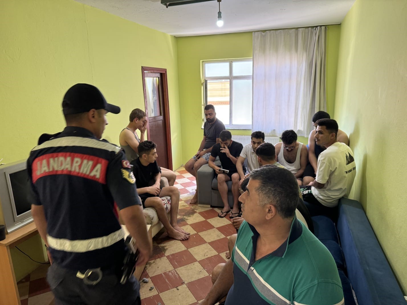 Sakarya’da 13 göçmen kaçakçısı organizatörü tutuklandı
