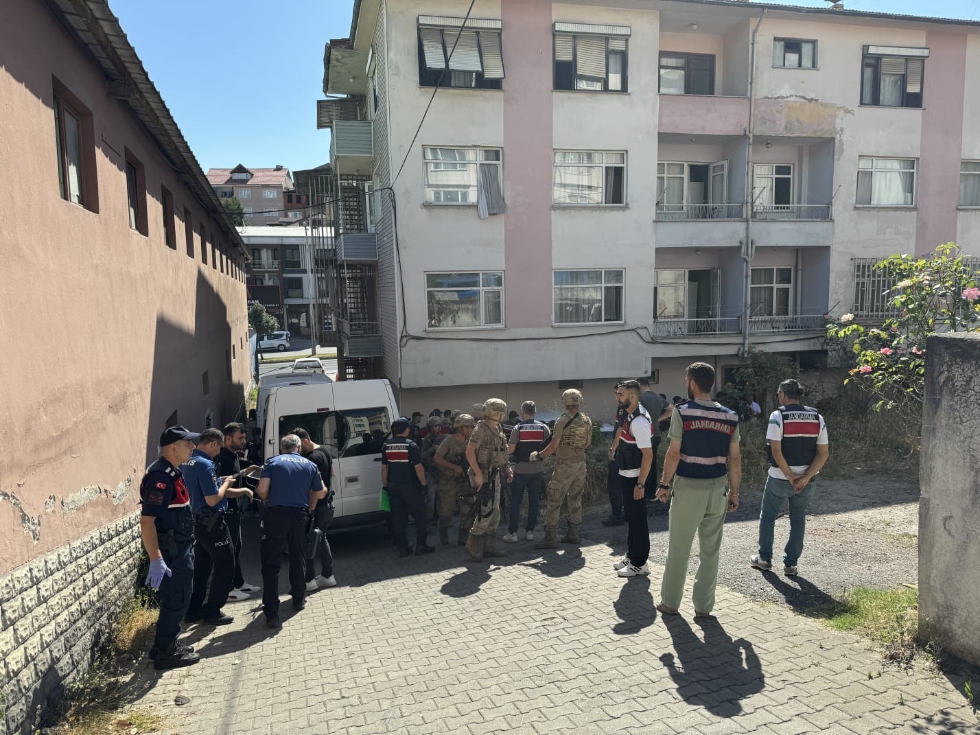 Sakarya’da 13 göçmen kaçakçısı organizatörü tutuklandı
