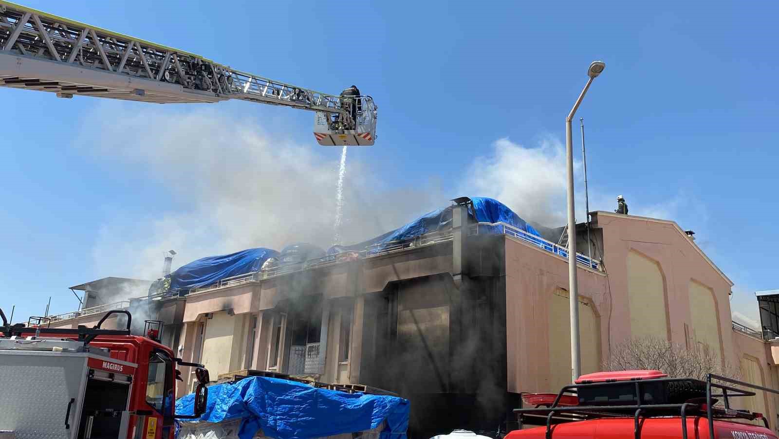 Konya’da kozmetik ürünleri üreten iş yerinde yangın
