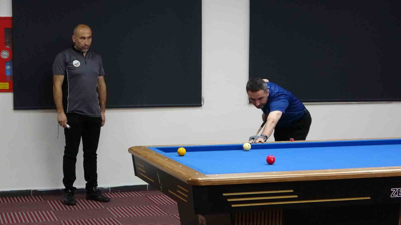 Trabzon’da 3 bant bilardo bölge müsabakaları sürüyor
